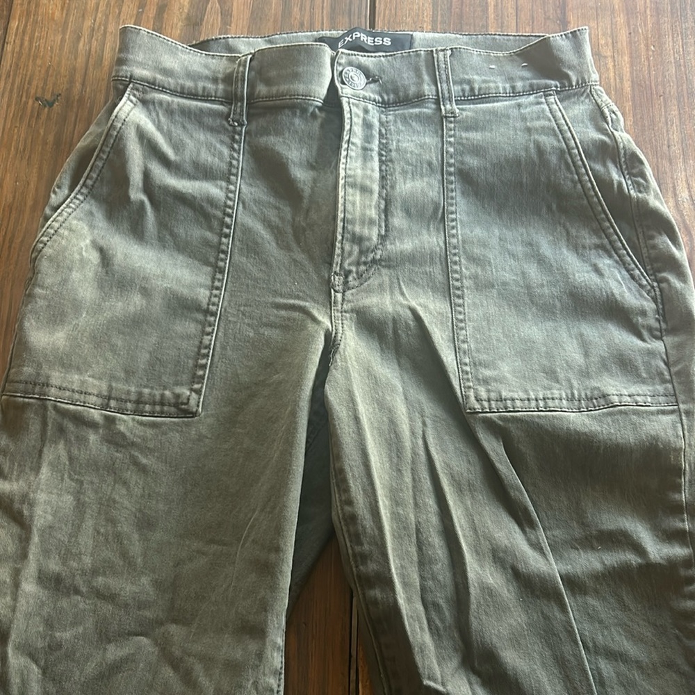 Express cropped straight high rise pant with stretch size 6